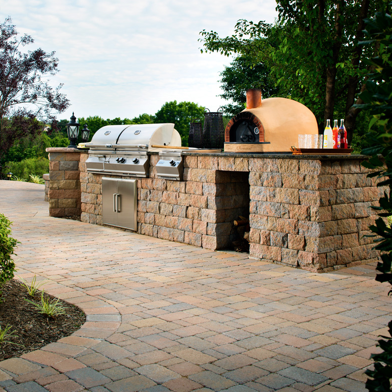 Outdoor Kitchens that increase your ROI and entertaining space.